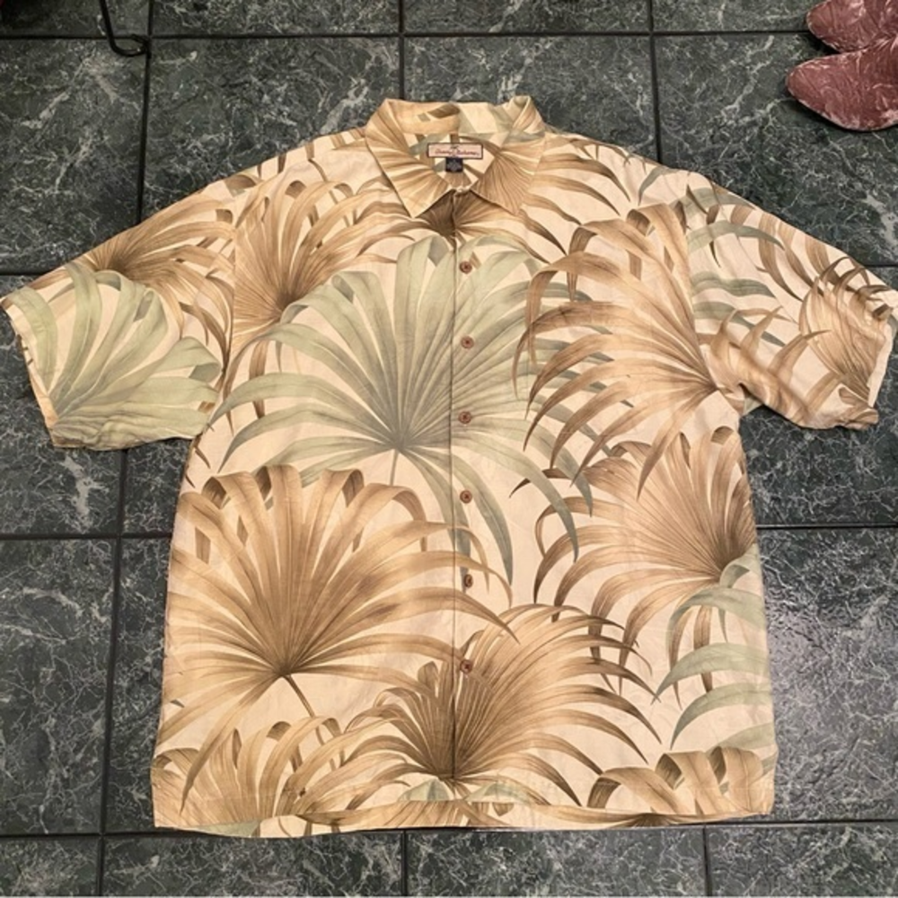 Tommy Bahama Beige‎ Hawaiian Leaf Pattern Silk Button Front Shirt